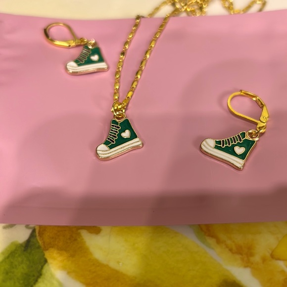 NWT Handmade Chain / Earrings Alloy Sneaker Set High-tops stylish get a pair - Picture 1 of 3